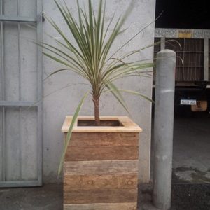 pallet furniture planter box single